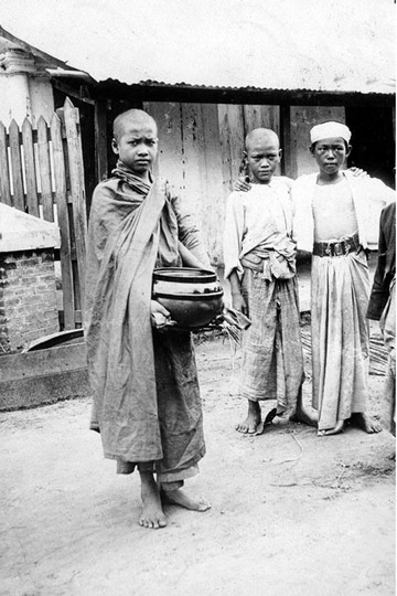 Pyinmana 1906 - a young monk with begging bowl